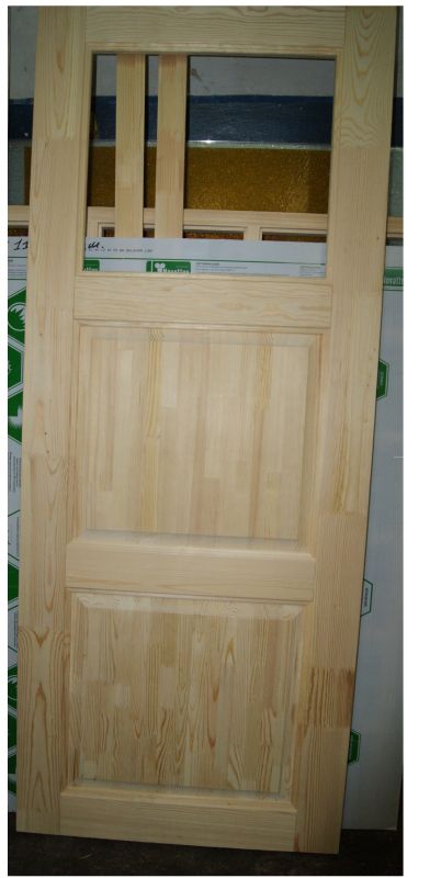 Деревянная дверь под стекло