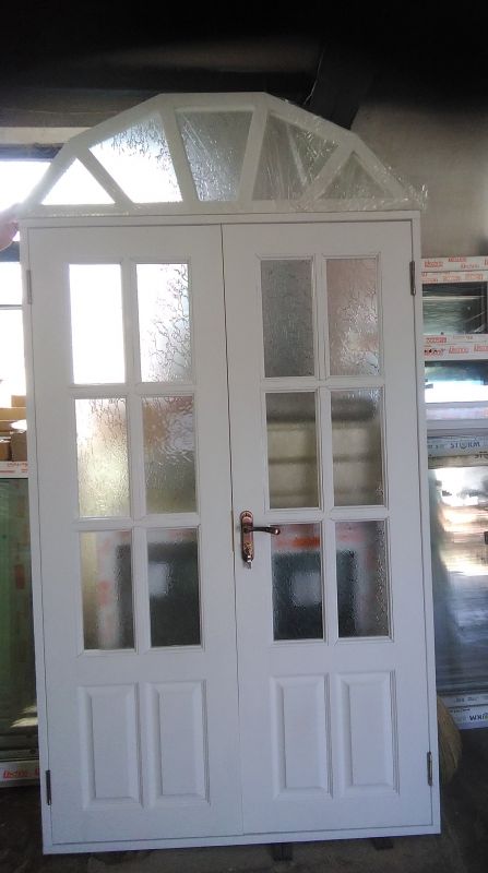 Деревянный дверной блок с аркой